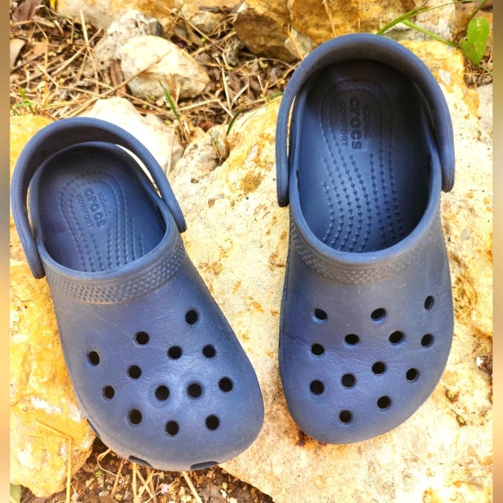 Kids crocs size 11 blue